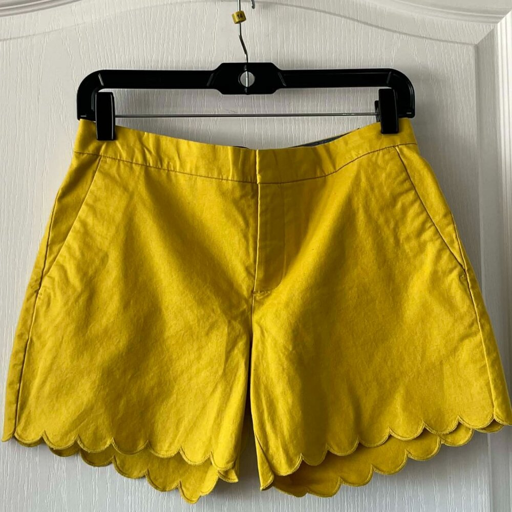 Banana Republic Women's Cotton Shorts with a scalloped Hem size 0 yellow